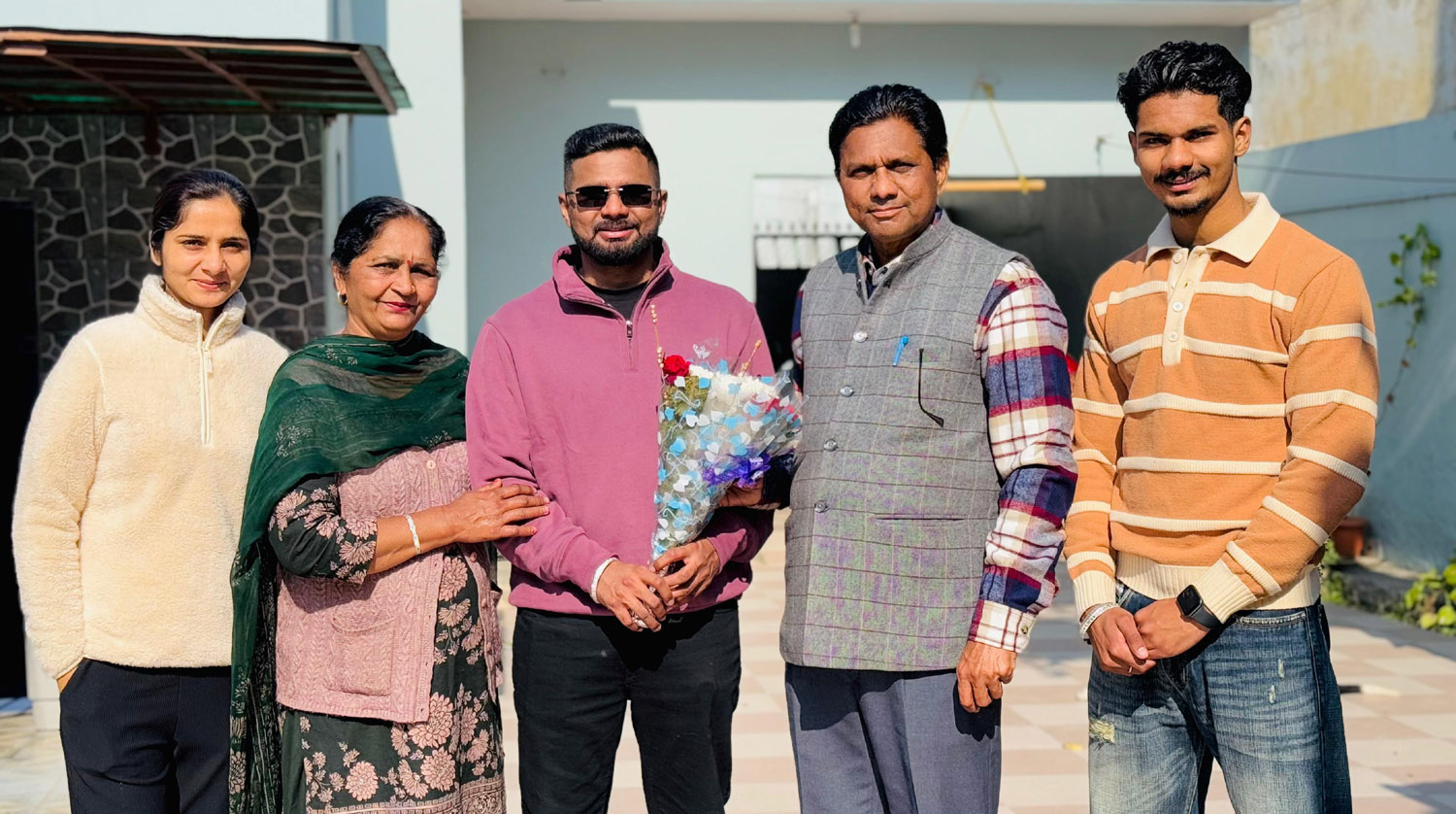 हमें अपनी मातृभाषा पर गर्व होना चाहिए- तनवीर मान